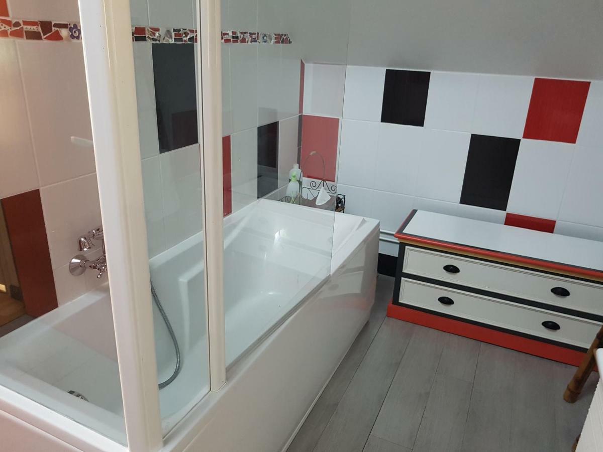 Les Pinguelles Bed & Breakfast Le Donjon Luaran gambar