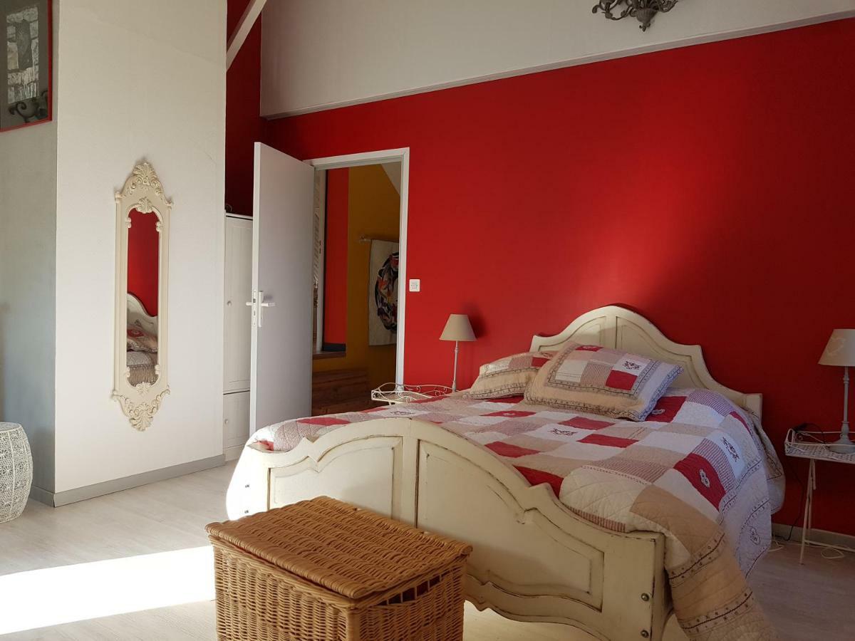 Les Pinguelles Bed & Breakfast Le Donjon Luaran gambar